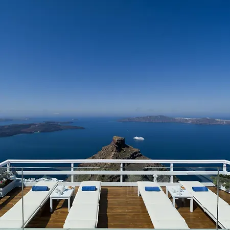 Artemis , Hotel