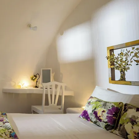 Artemis , Hotel *