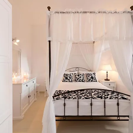 فندق Artemis , *